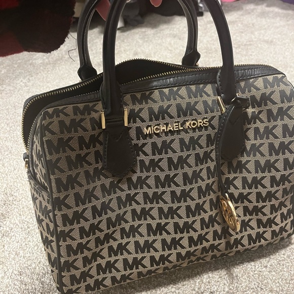 Michael Kors bag and wallet set - Picture 4 of 8